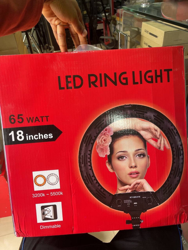 LED RING-LIGHT 18” 65W 
Dimmable Lights
