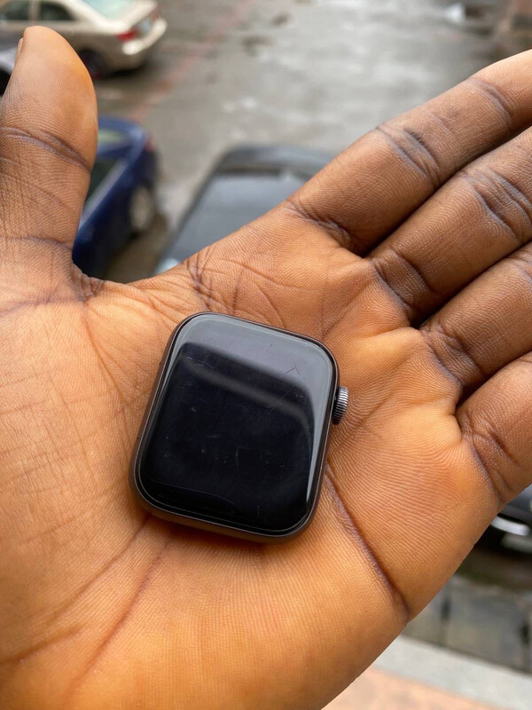 Used Apple Watch Series 5 40mm GPS and Cellular