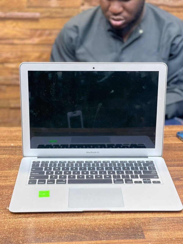 MacBook Air 2017 8GB 128GB SSD Intel Core i5