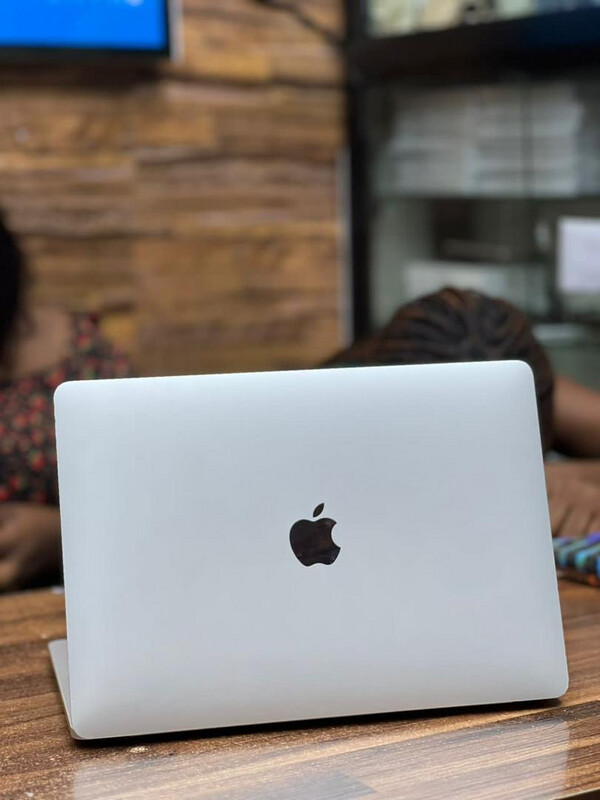 MacBook Pro 2020 13” Touch-bar 1.4GHz 8GB 256GB Intel Core i5