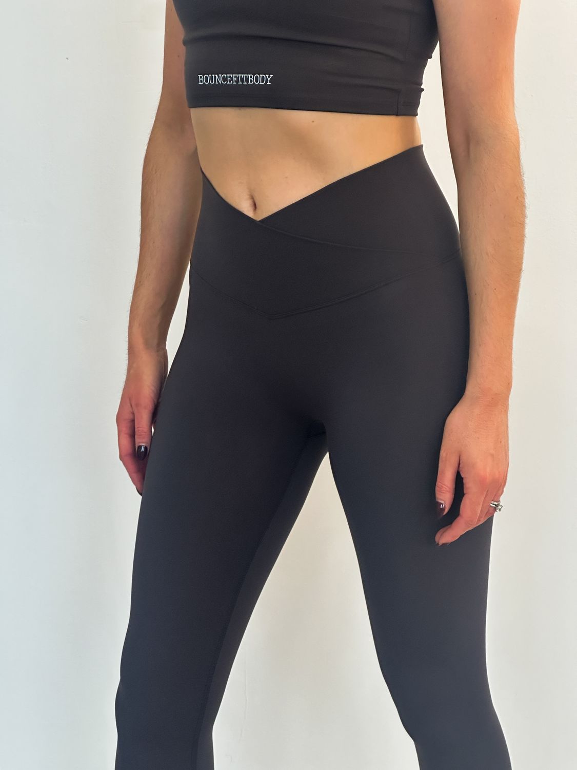 V Leggings