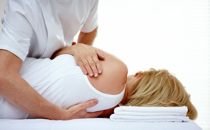 Kopf-Schulter-Rücken Massage