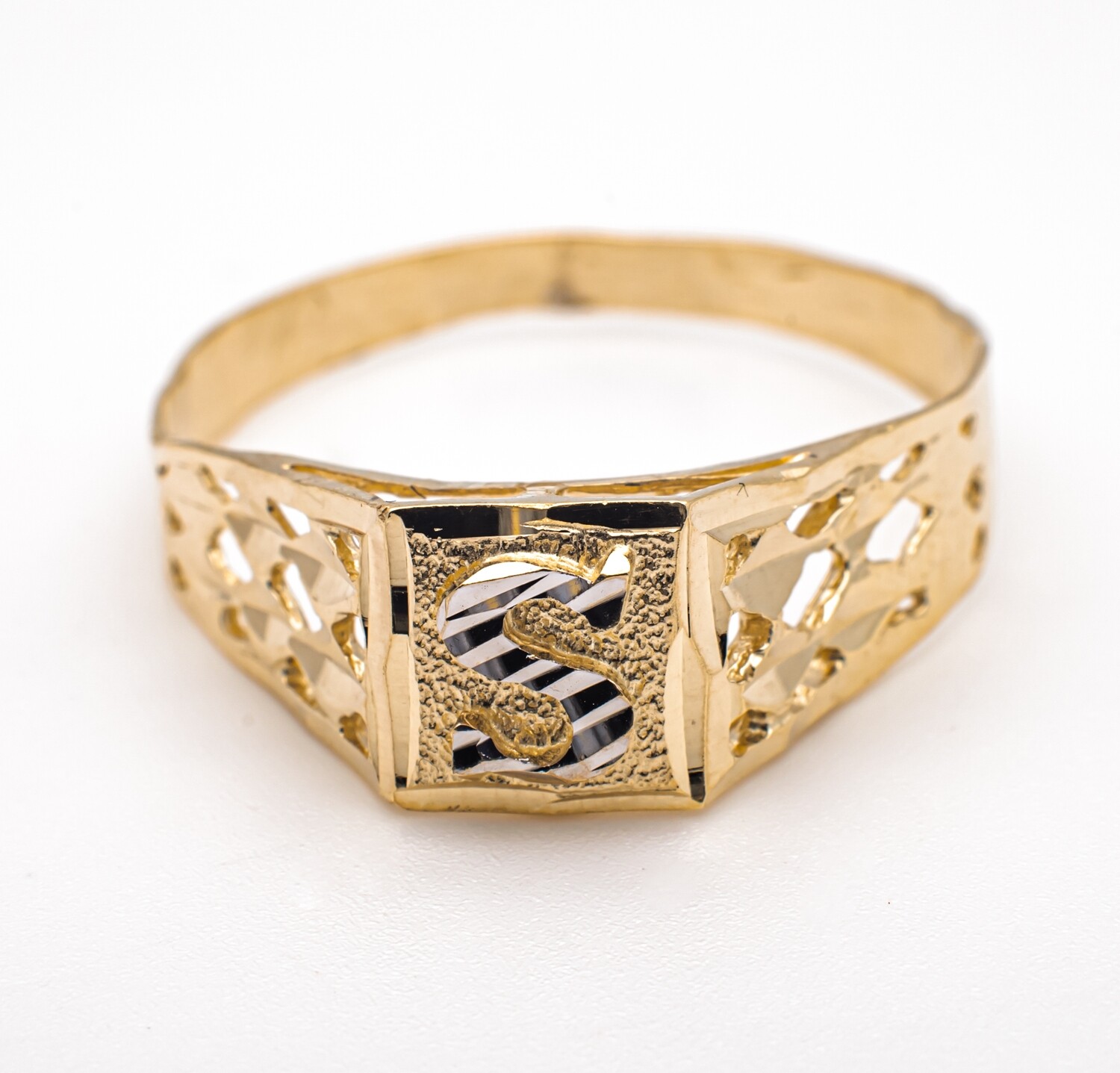 10k Gold Ring. SIZE-12.5