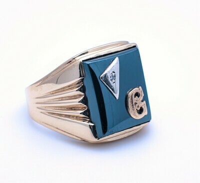 10k Gold Ring with gemstone. SIZE-9.0