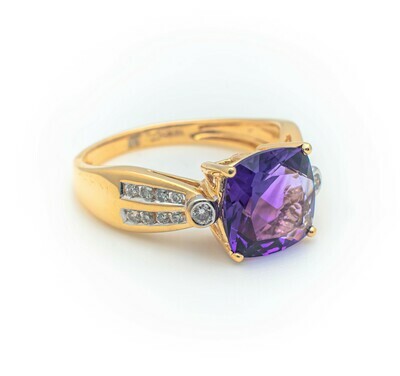 14k Gold Ring With Purple Stone and Diamonds. SIZE-7.5
