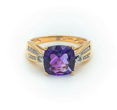14k Gold Ring With Purple Stone and Diamonds. SIZE-7.5
