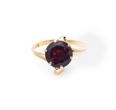 10k Gold Ring With Red Stone. SIZE-6.0