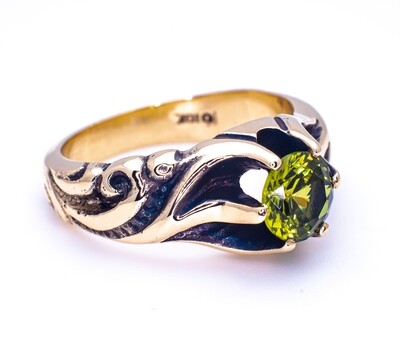 10k Gold Ring With Green Stone. Size - 9