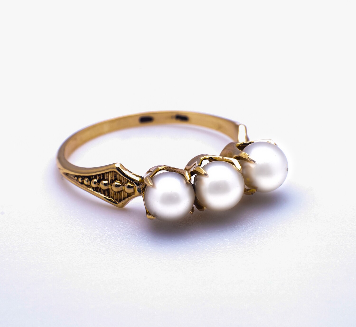 10k Gold Ring With Pearls. SIZE-5.5