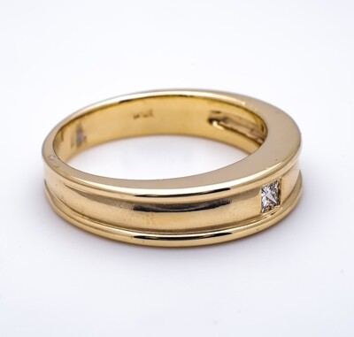 14k Gold Ring with Diamond. Size - 9.0