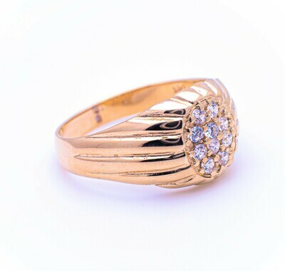 14k Gold Ring With CZ stones. SIZE-10.5