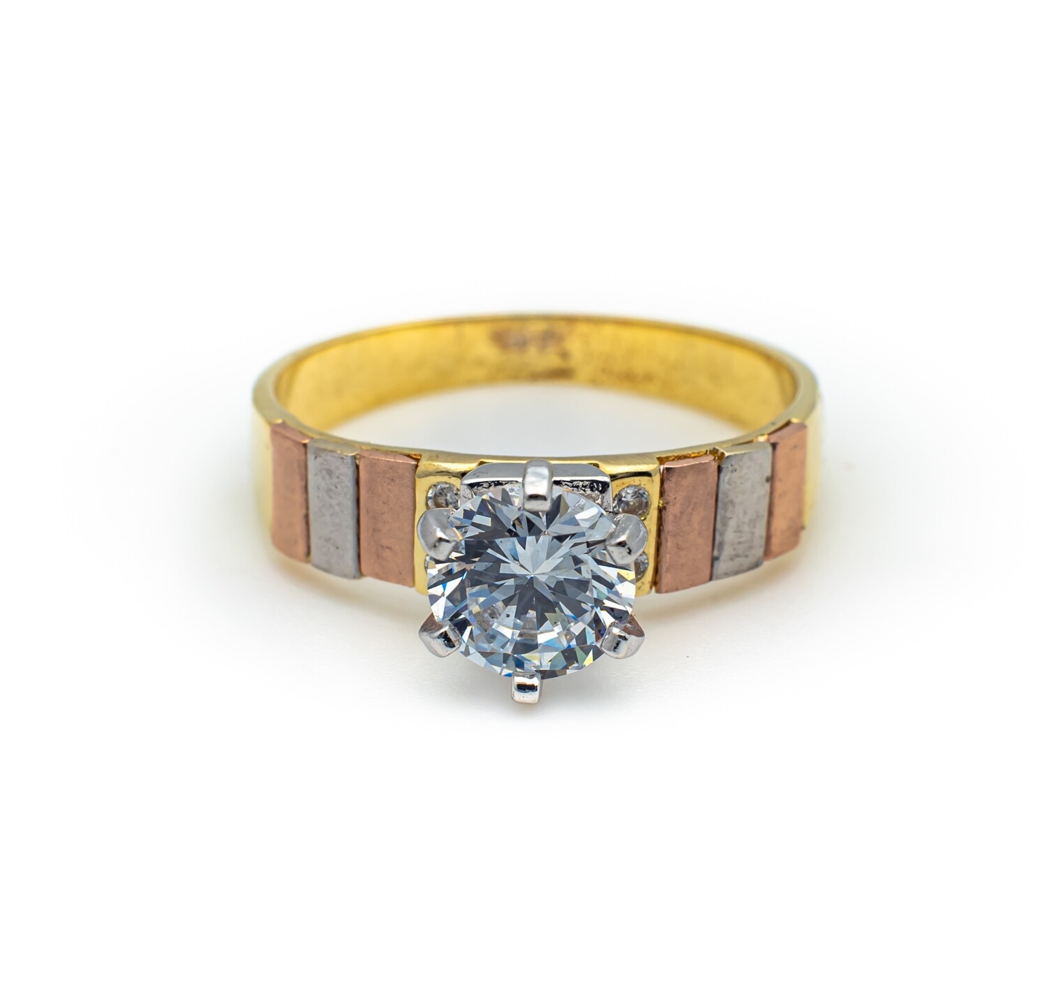 10k Gold Ring With CZ stone. SIZE-7.5