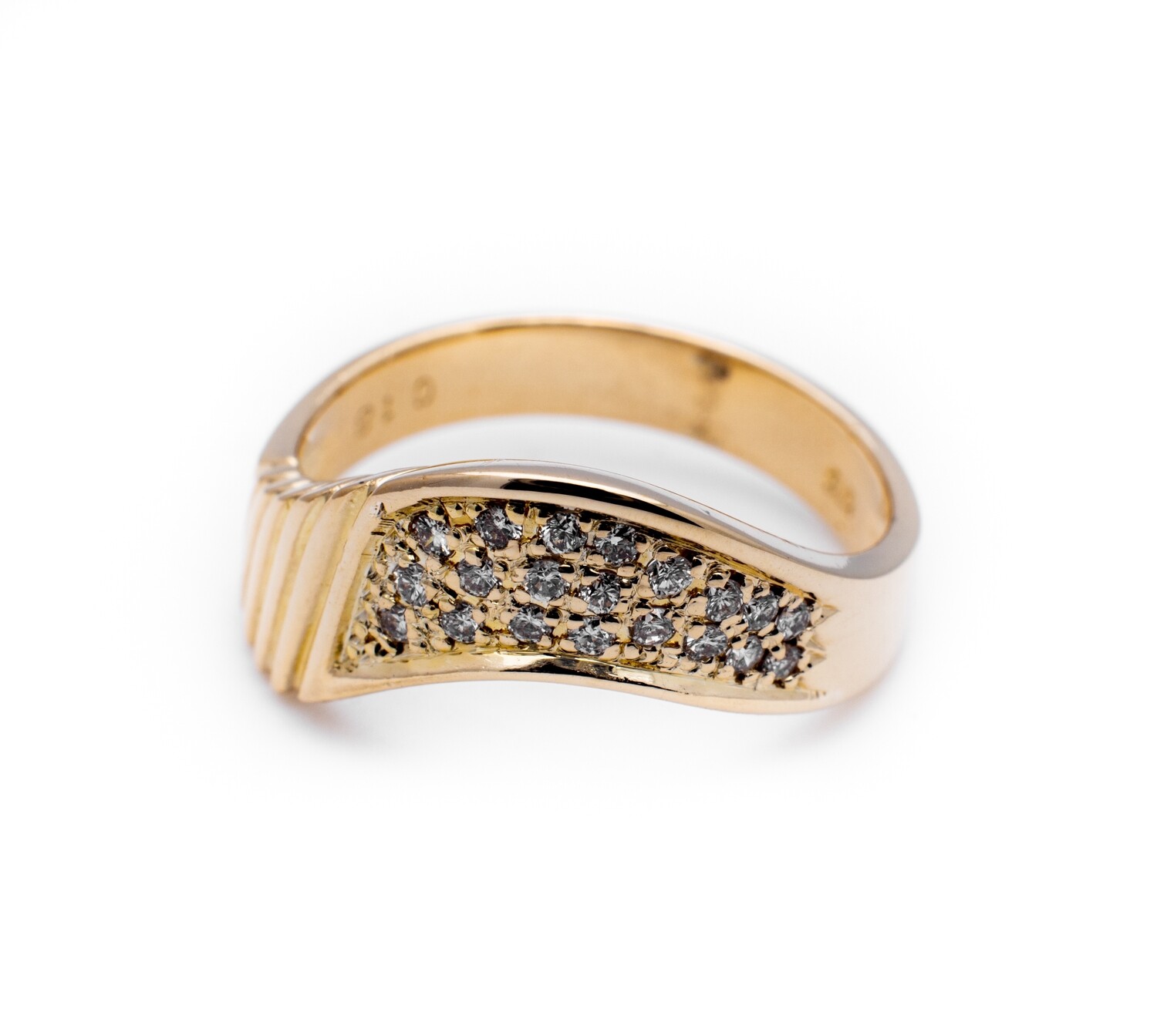 18k Gold Ring with Diamonds. SIZE-6.0