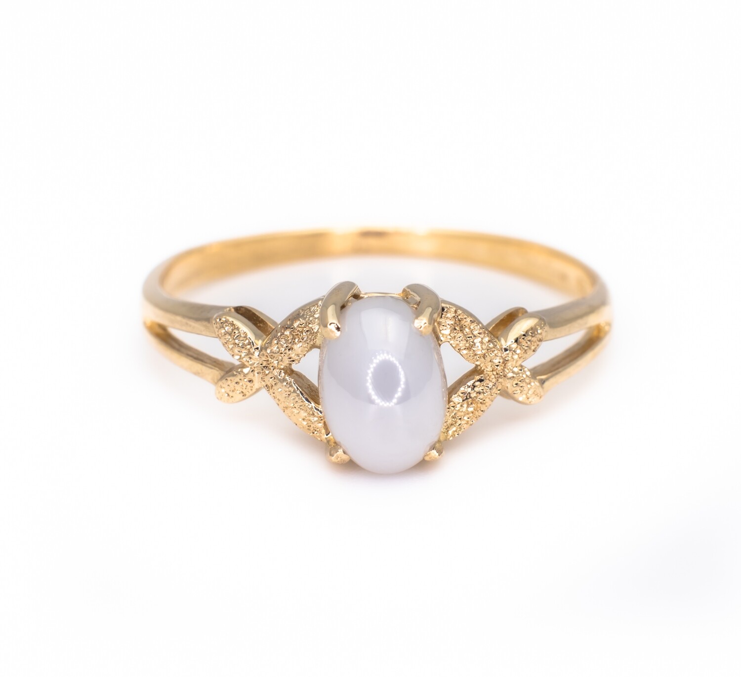 Elegant Gemstone Ring