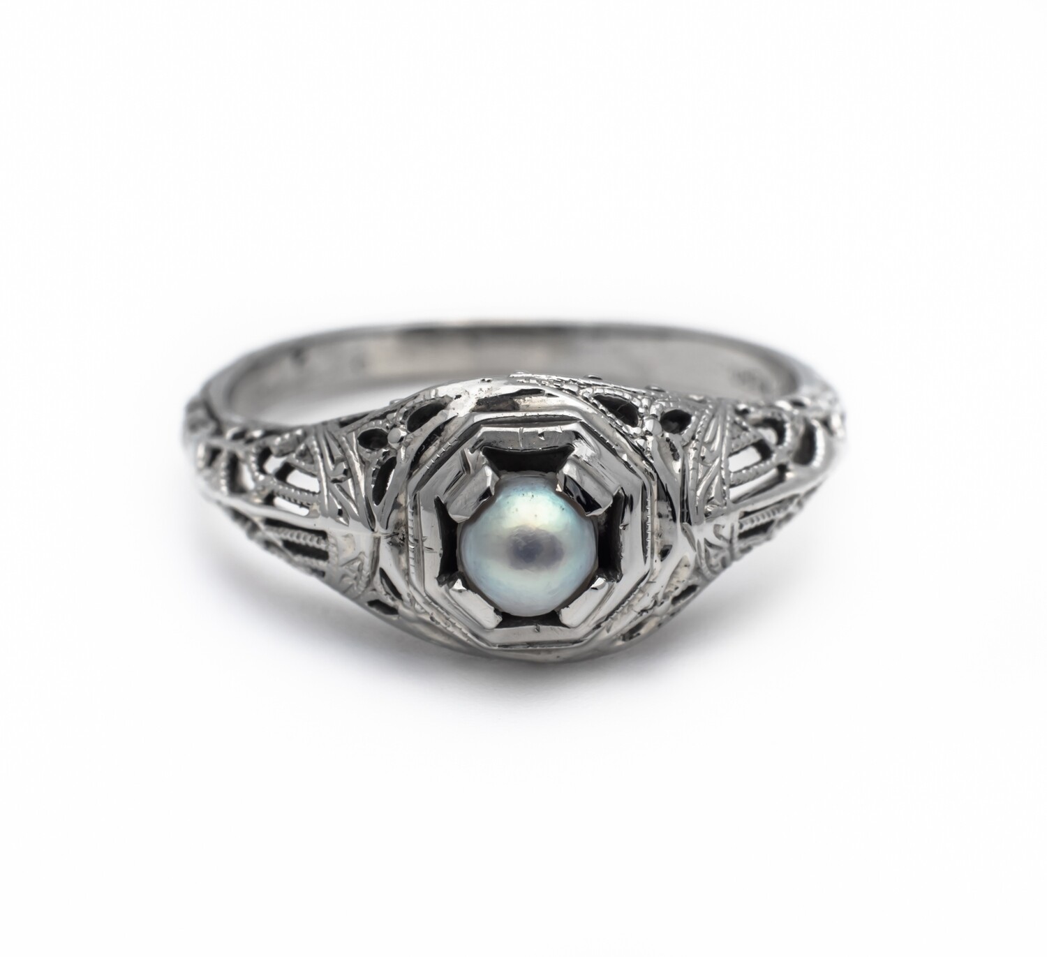 18k Gold Ring with Pearl. SIZE-8