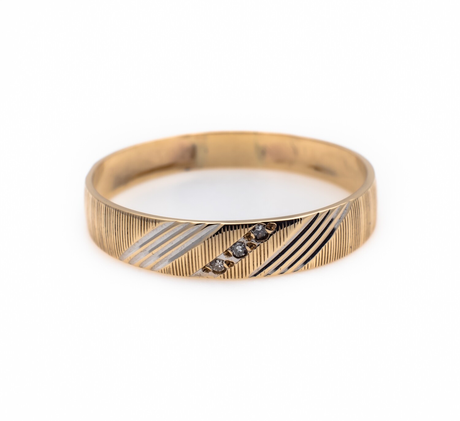 10k Gold Ring With Diamonds. SIZE-8