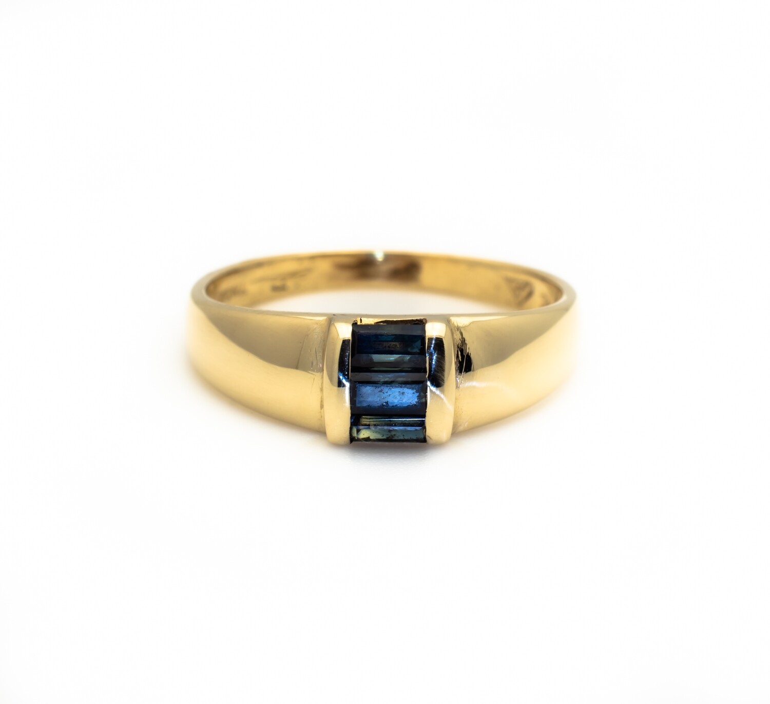 10k Gold Ring With Gemstone. SIZE-6.0