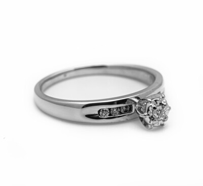 10k Gold Ring With Diamonds. SIZE-7.0