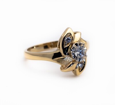 14k Gold Ring With Diamond. SIZE-7.0