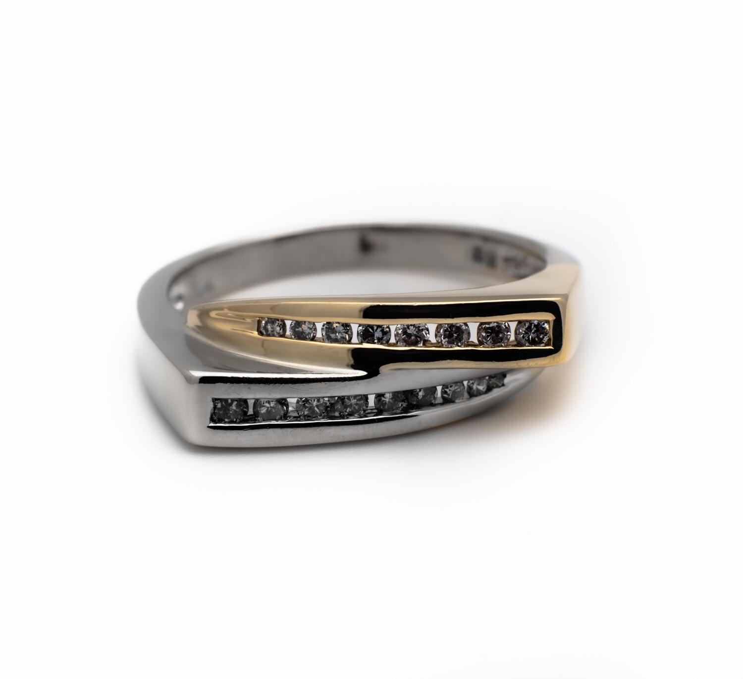 14k Gold Ring With Diamonds. SIZE-8.0