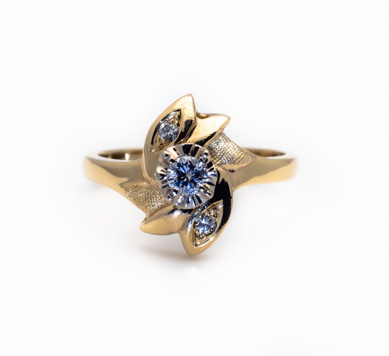 14k Gold Ring With Diamond. SIZE-7.0