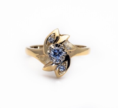 14k Gold Ring With Diamond. SIZE-7.0
