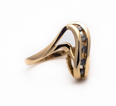 14k Gold Ring With Diamonds. SIZE-6