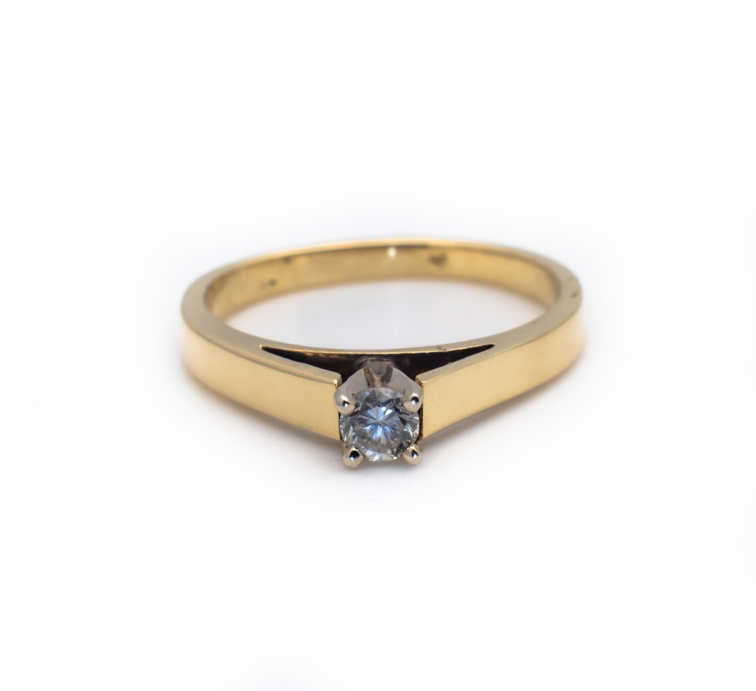 14k Gold Ring With Diamond. SIZE-6.0
