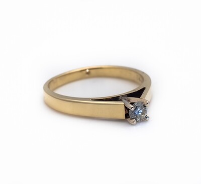 14k Gold Ring With Diamond. SIZE-6.0