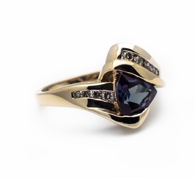 10k Gold Diamond and Gemstone Ring Size 7