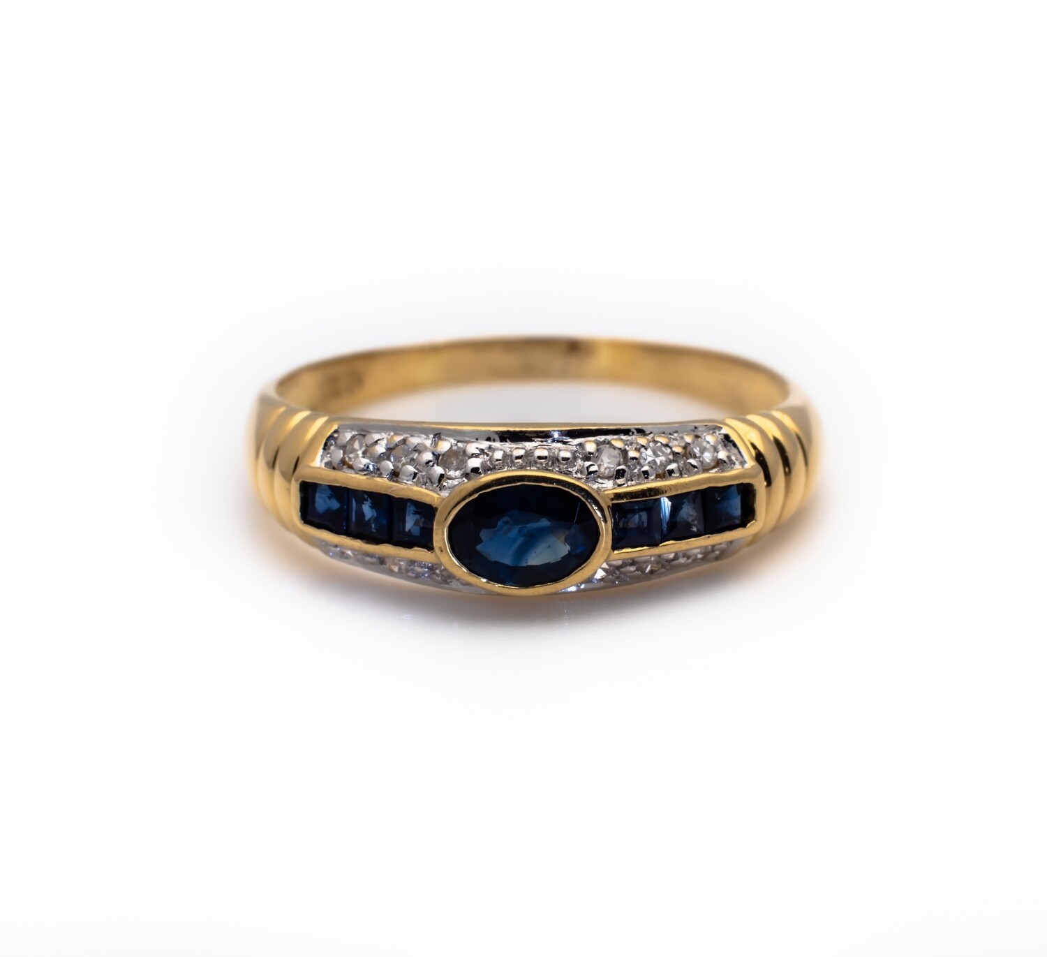 18k Gold Ring With Gemstones and Diamonds. SIZE-7.5