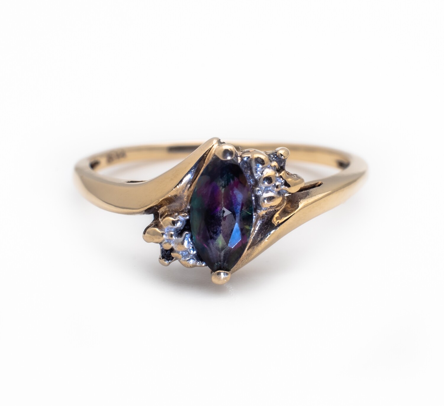 10k Gold Ring With Gemstone. SIZE-8.5