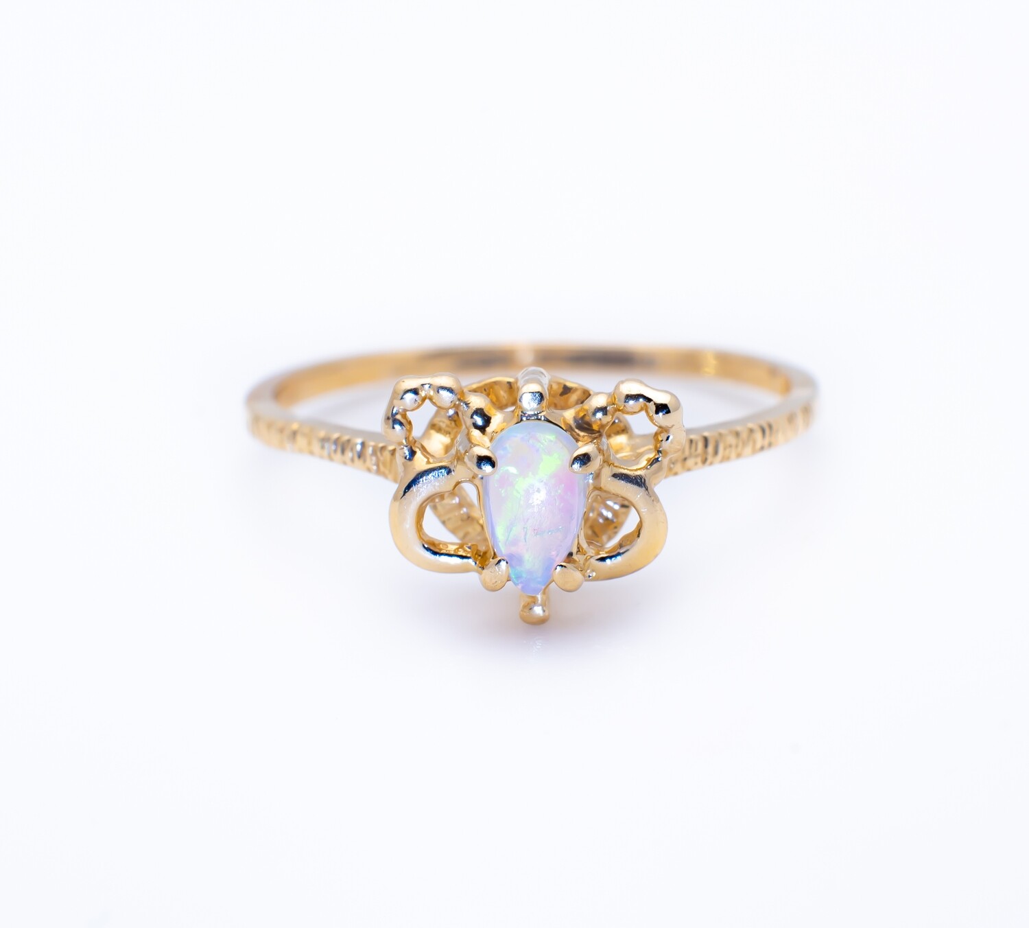 Elegant Gemstone Ring