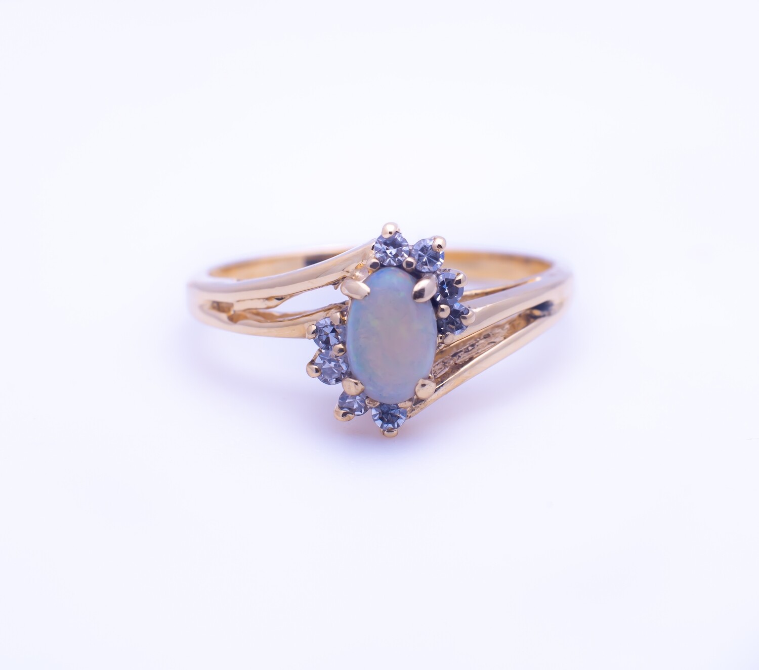 14k Gold Ring With Gemstone and Diamonds. SIZE-6.0