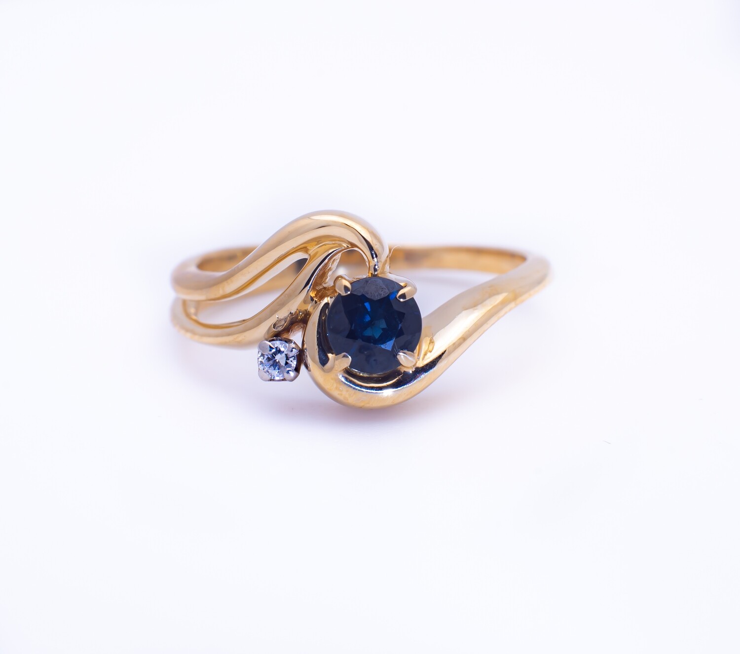 14k Gold Ring With Diamond and gemstone. SIZE-5.5