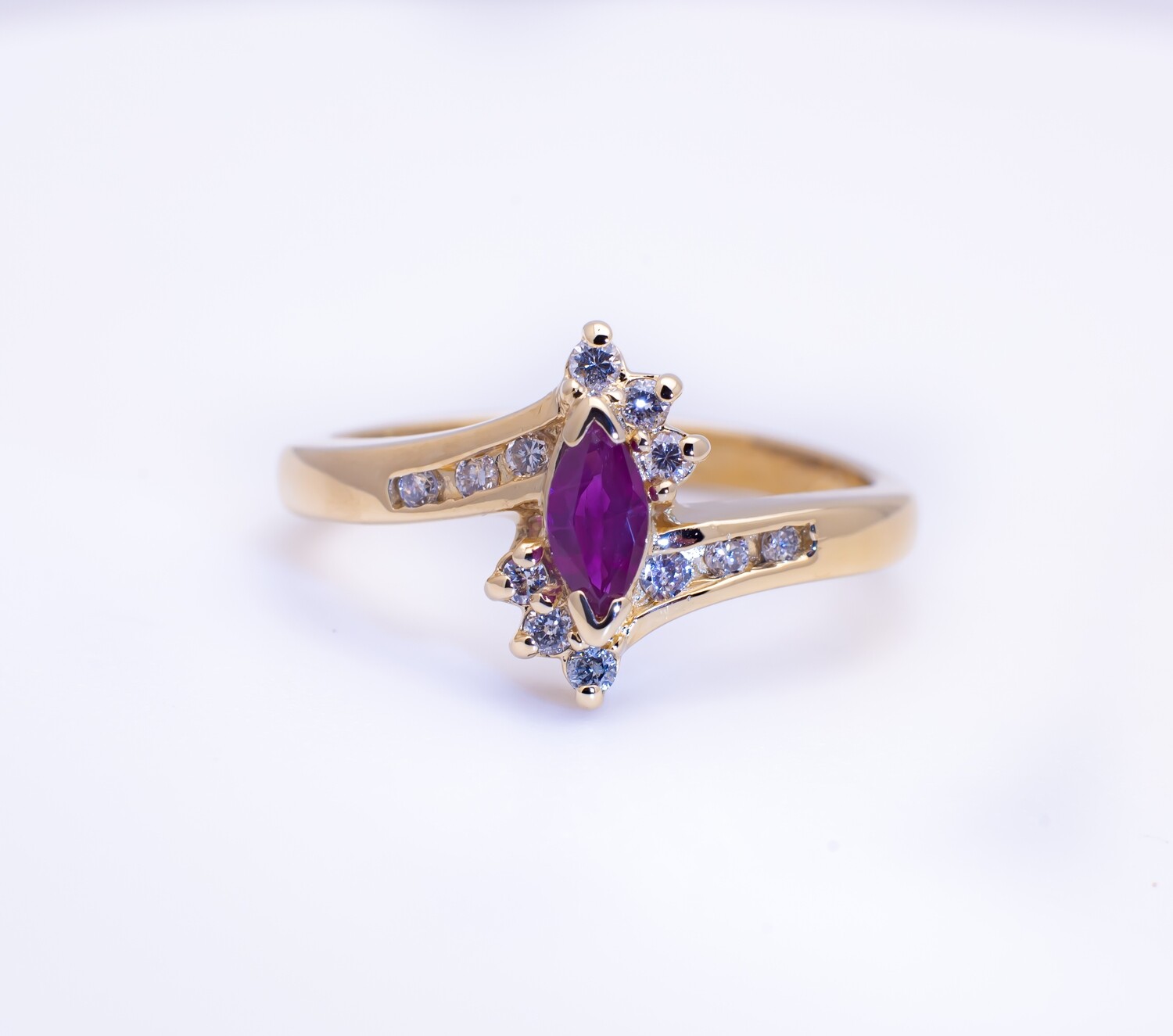 14k Gold Ring With Diamonds and Rubies. SIZE-6.5