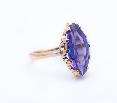 14k Gold Ring With Sapphire. Size - 4.5