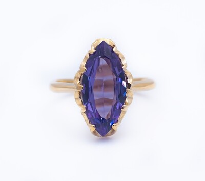 14k Gold Ring With Sapphire. Size - 4.5