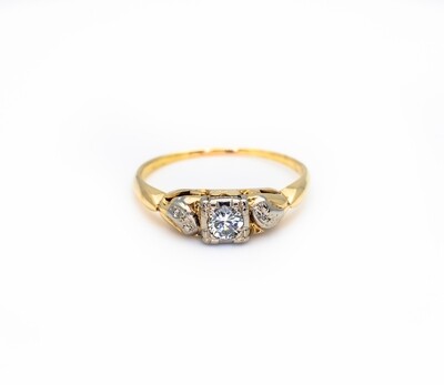 14k Gold Ring With Diamond. Size - 8