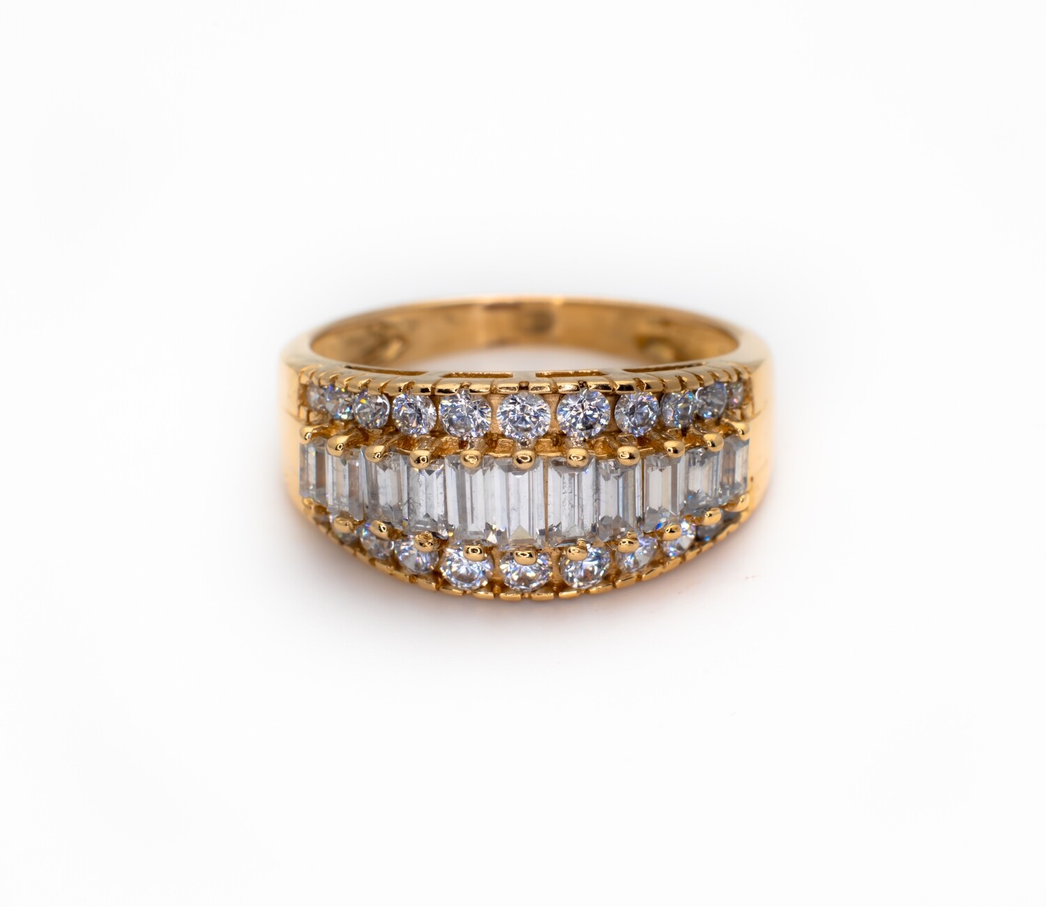 14k Gold Ring With CZ Stones. Size - 9.0