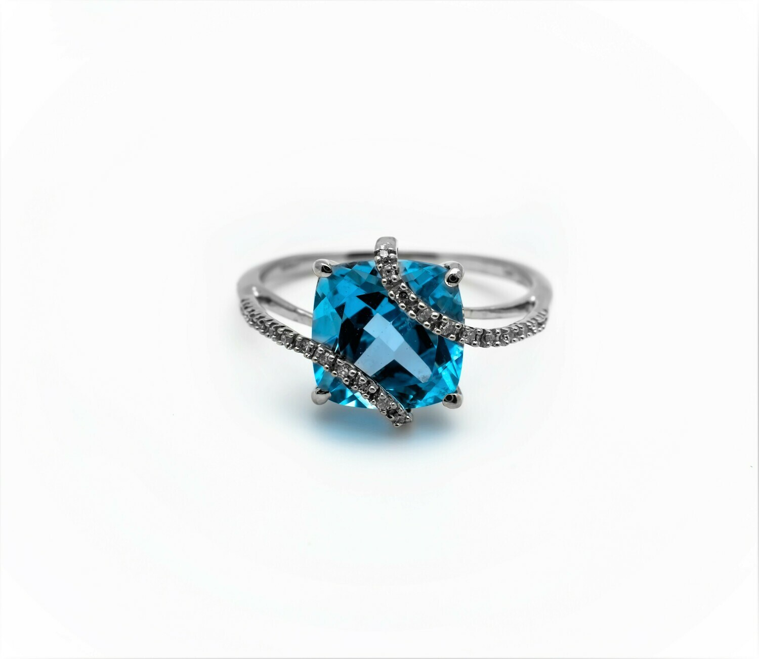 10k Gold Ring with Gemstone and Diamonds