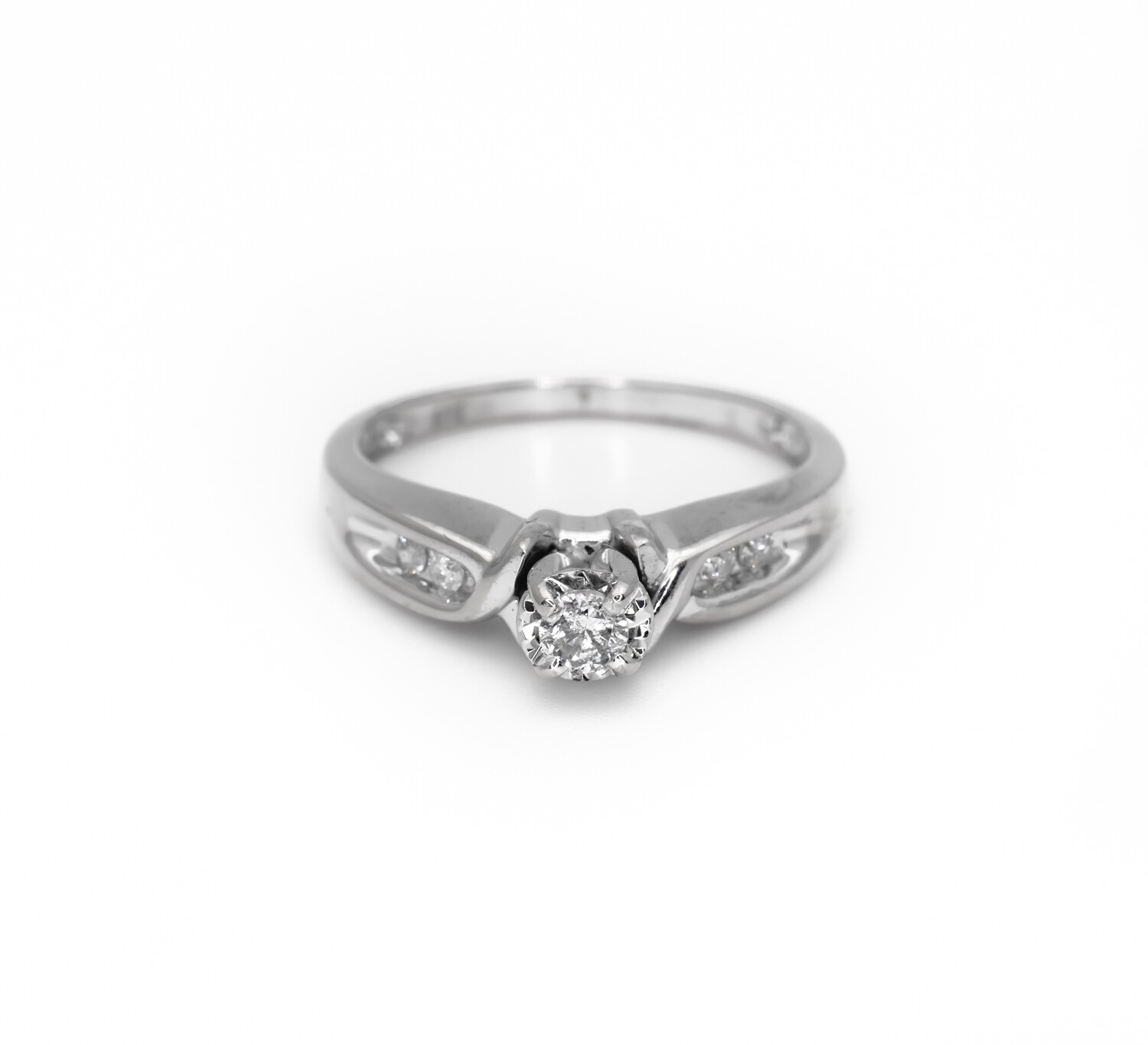 14k Gold Ring With Diamonds. SIZE-4.5