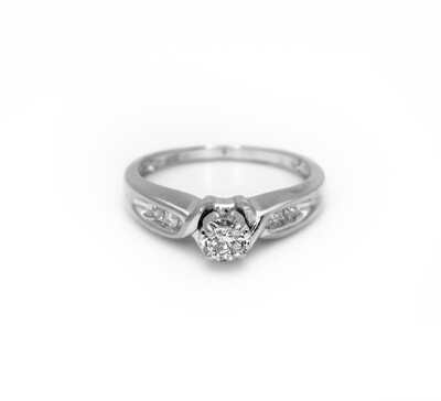 14k Gold Ring With Diamonds. SIZE-4.5