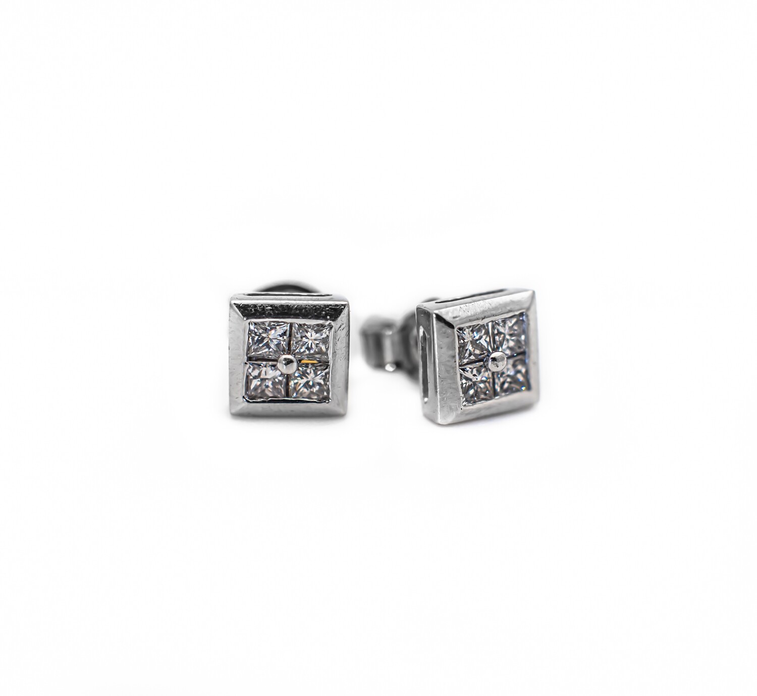 18k Gold Earrings with Diamonds.