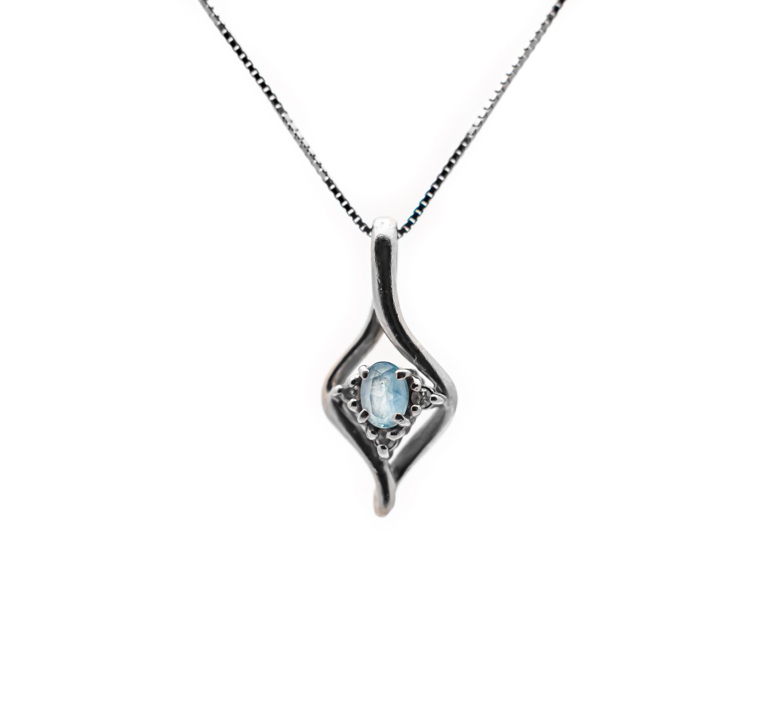 18k Gold Pendant with Aquamarine and Diamonds
