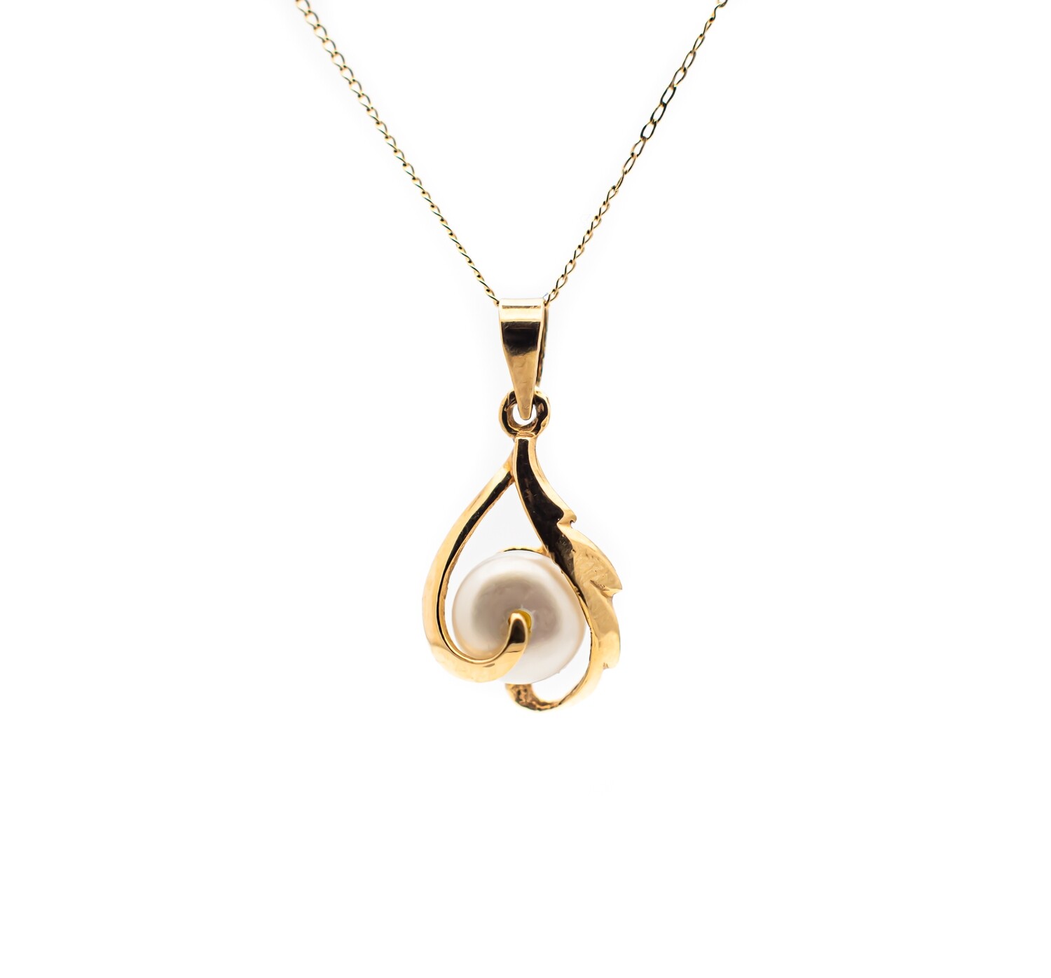 14k Gold Pendant with Pearl