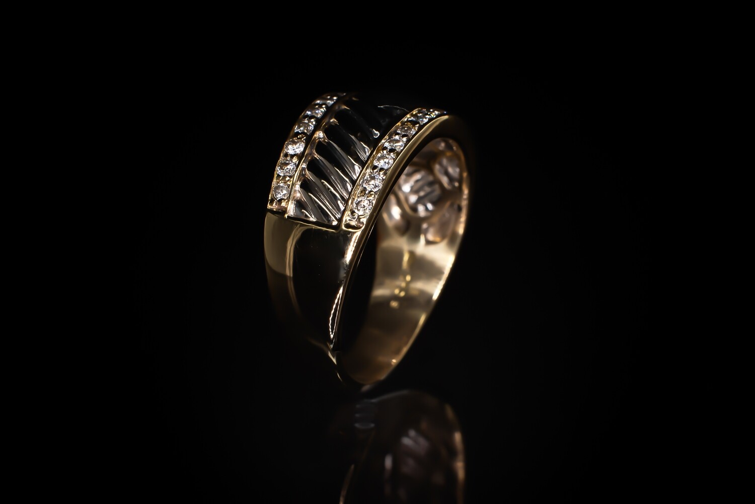 18k Gold 30-Diamond Ring