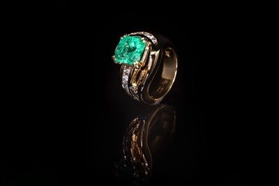 14k Gold Ring with Emerald and Diamonds