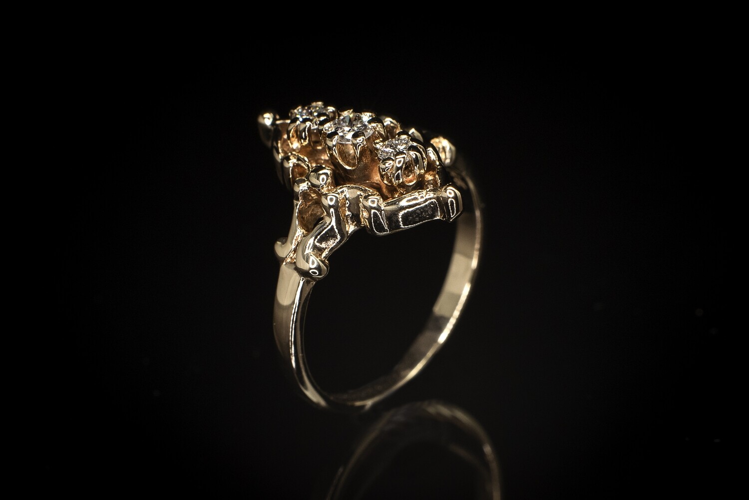 14k Gold Pierced Diamond Ring