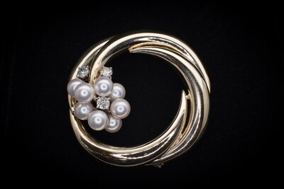 14k Gold Brooch with Pearls and Diamonds